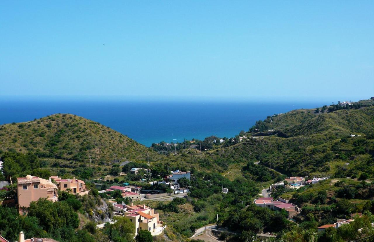 House With Terrace, Amazing Views And Private Shared Pool Holiday home