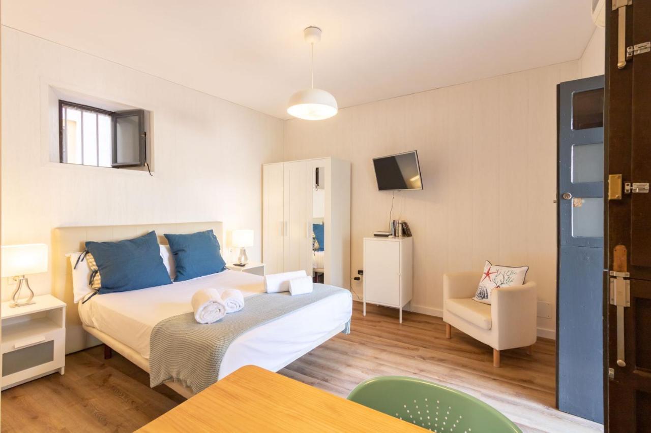 Conde Courtyard By Valcambre Apartment Seville