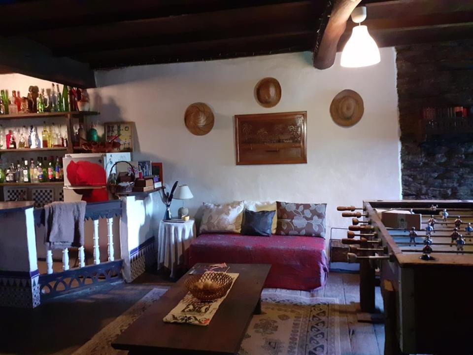 Escanlar Hostel *