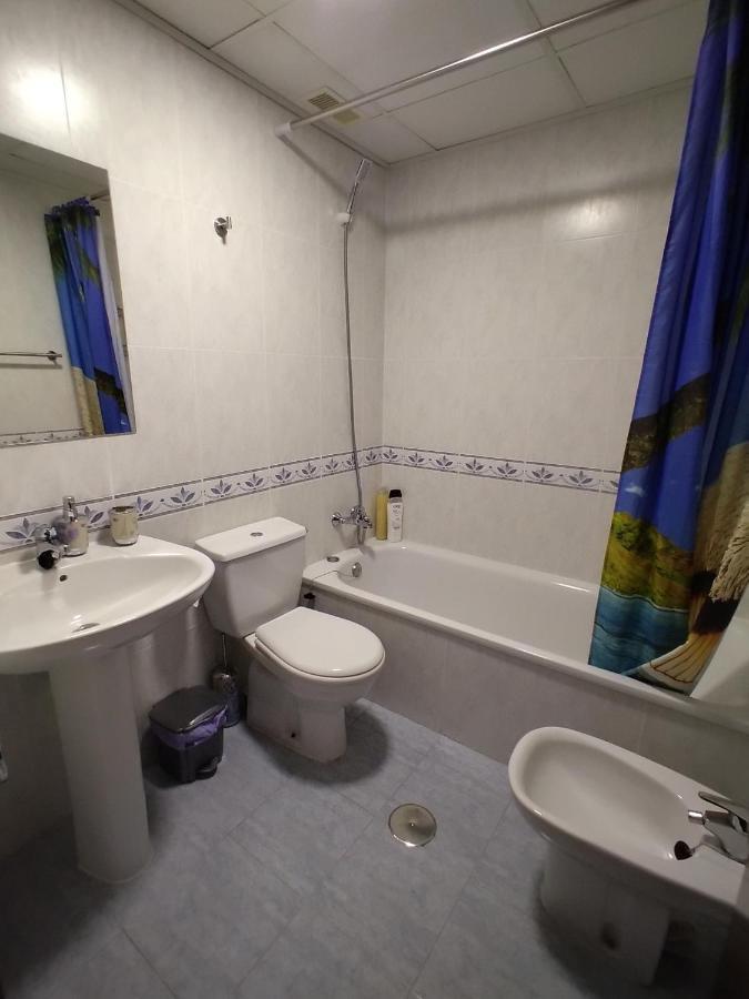 Tranquilo Piso Alenda Golf Habitación en casa particular