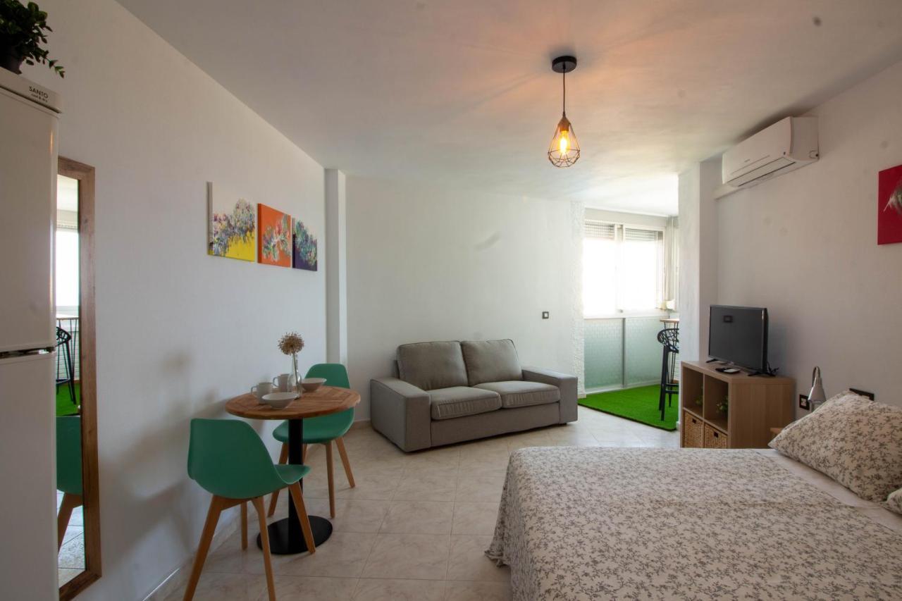 Larios Dos 504. Estudio Con Vistas Al Mar Cerca De La Playa *