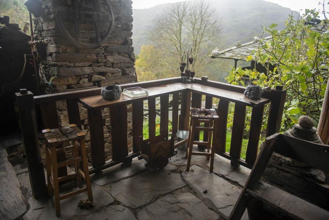 Escanlar Hostel *