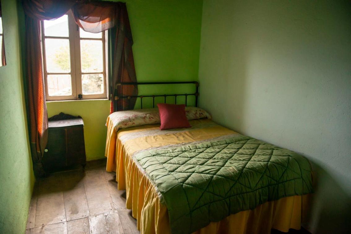 Escanlar Hostel *