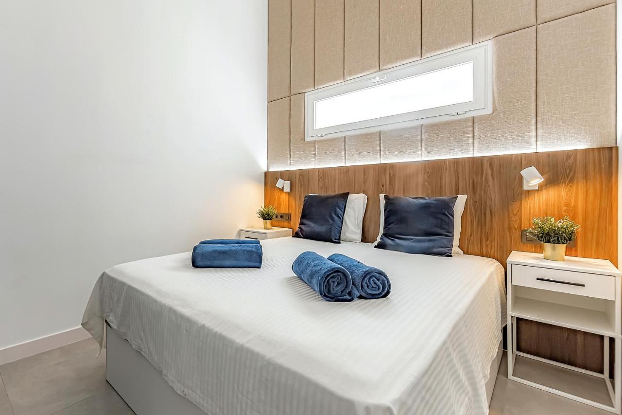 Luxury In Island Village.