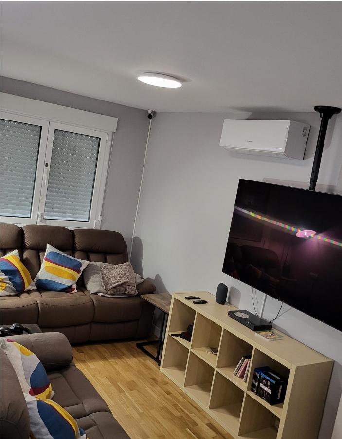 Soberbiosaparthoteles 101 Privadas Y Piso Compartido Guest house