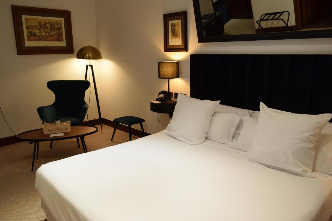 & Arzuaga (adults Only)
