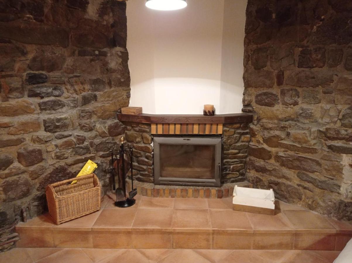 Сasa de vacaciones Amplia Y Cómoda Casa De Piedra Con Porche Y Jardín
