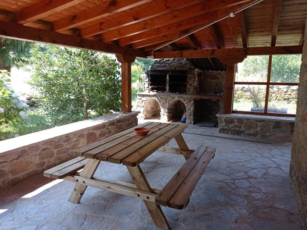 Сasa de vacaciones Amplia Y Cómoda Casa De Piedra Con Porche Y Jardín *