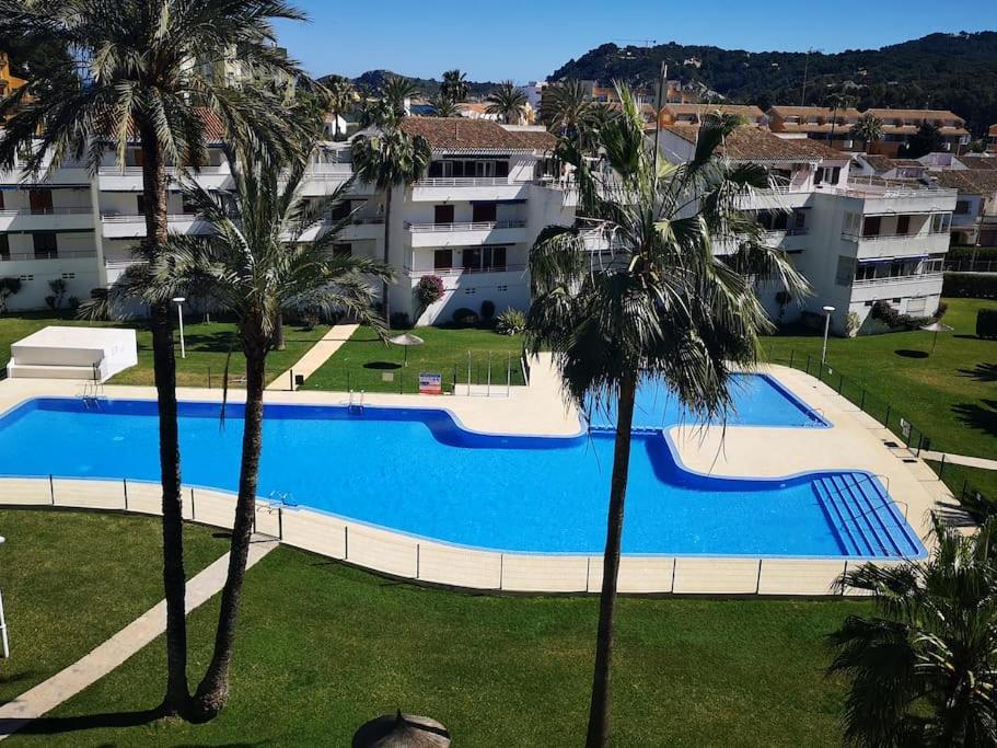Casa En Urb. Con La Piscina Más Grande De Jávea. Jávea