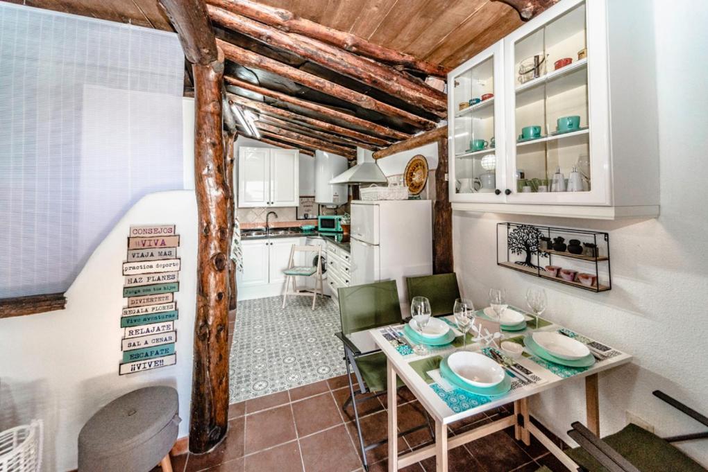 La Casita Del Arbol Blanco Bubion