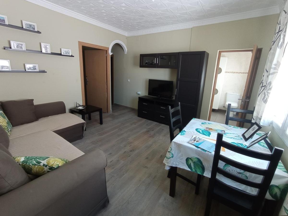 Apartamento Con Terraza, Tipo ático, Dos Y Salón Con Sofá Cama *
