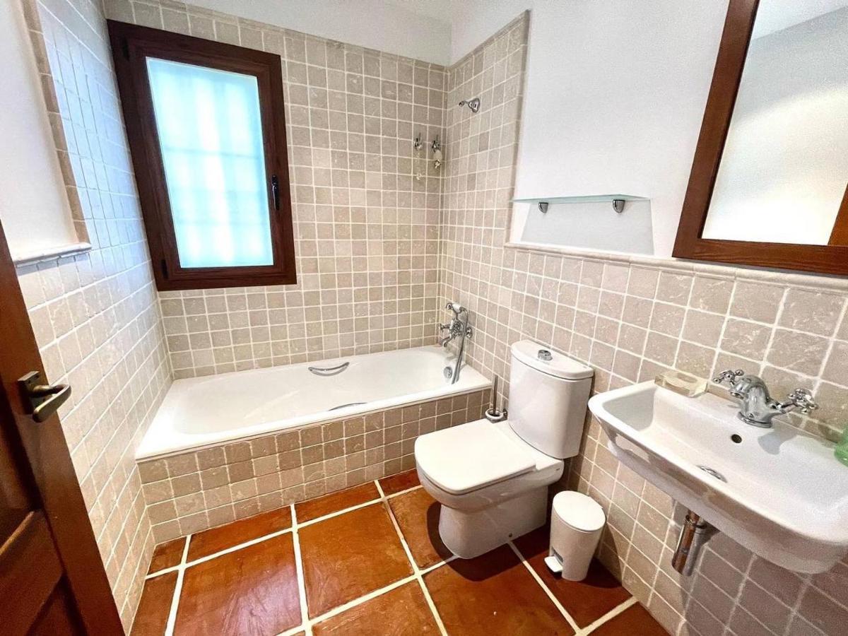 De Estilo Español Con Jardín Y Piscina Altea
