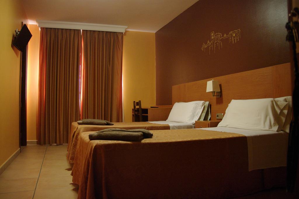 Centre Hotel 2*