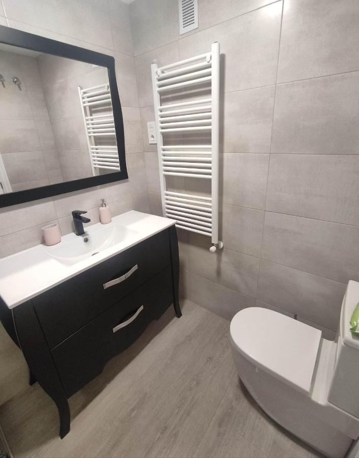 Precioso Apartamento Con Terraza, Pistas De Padel Y Piscinas