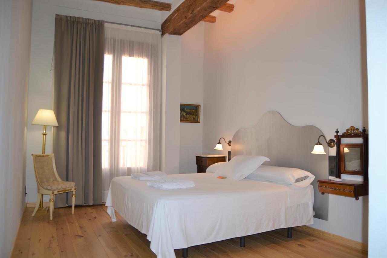 Lo Palauet De La Muralla Bed & Breakfast Balaguer