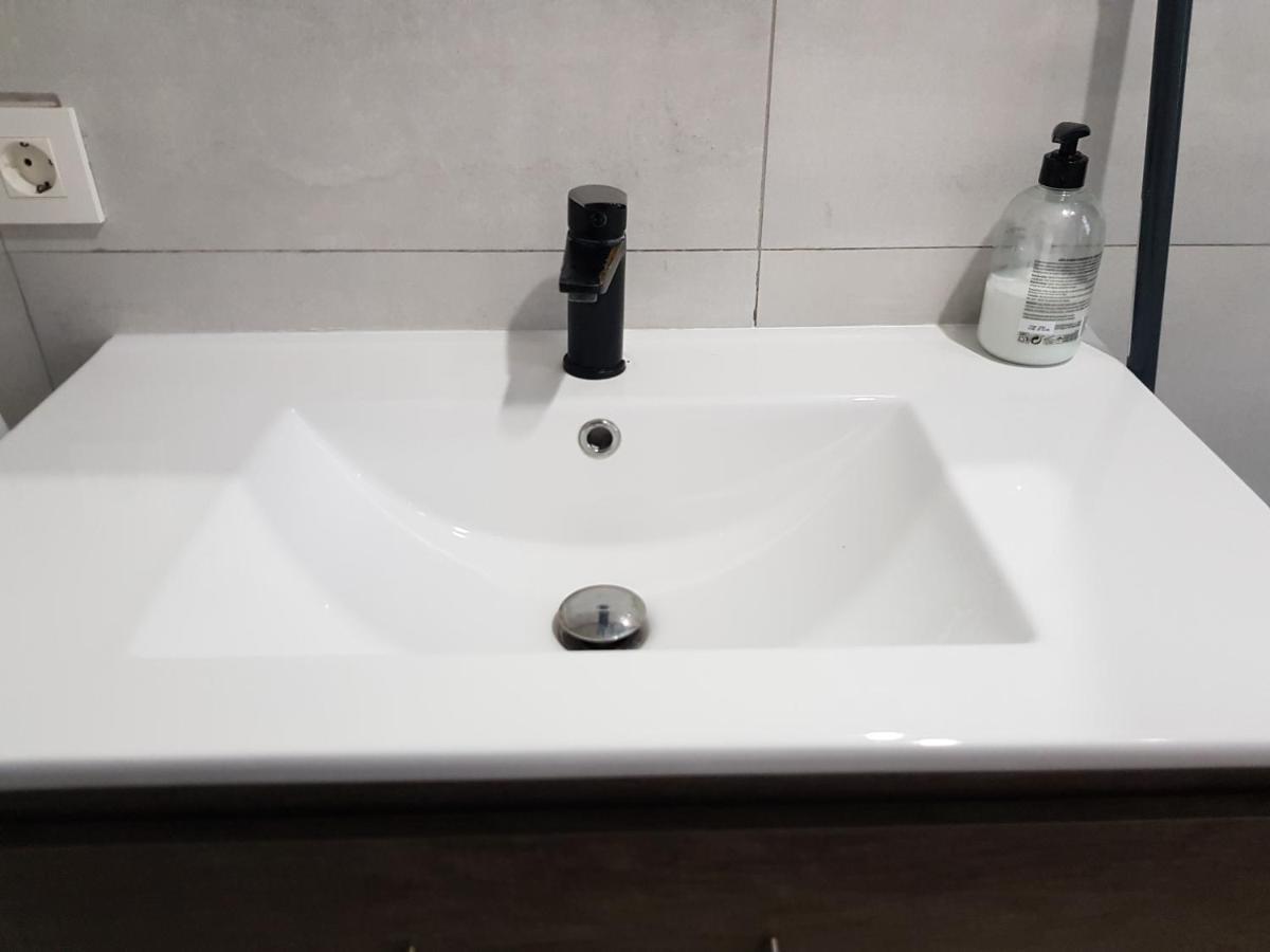 Habitación en casa particular 2. Habitación Doble A 8 Km De Bilbao. Baño Compartido Galdácano