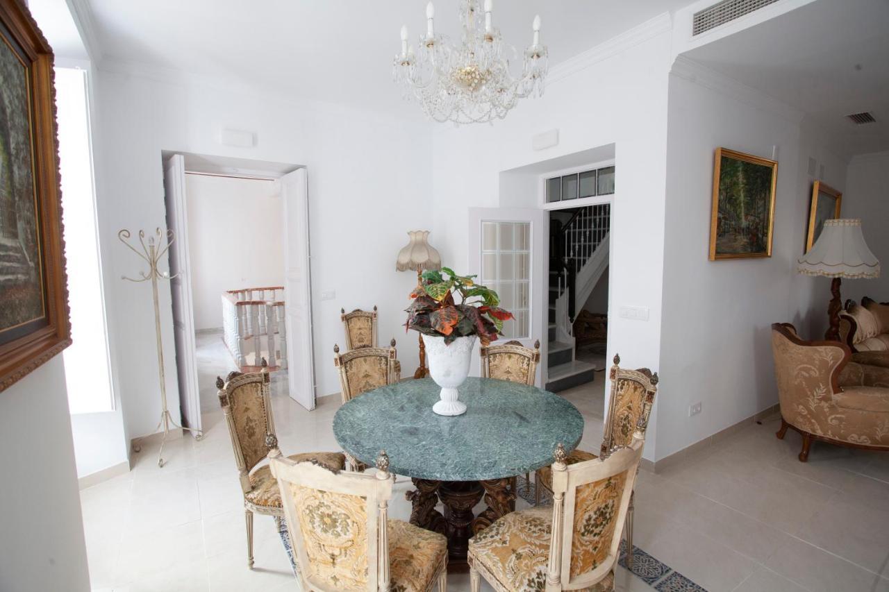 El Palacete De Cuevas Country house
