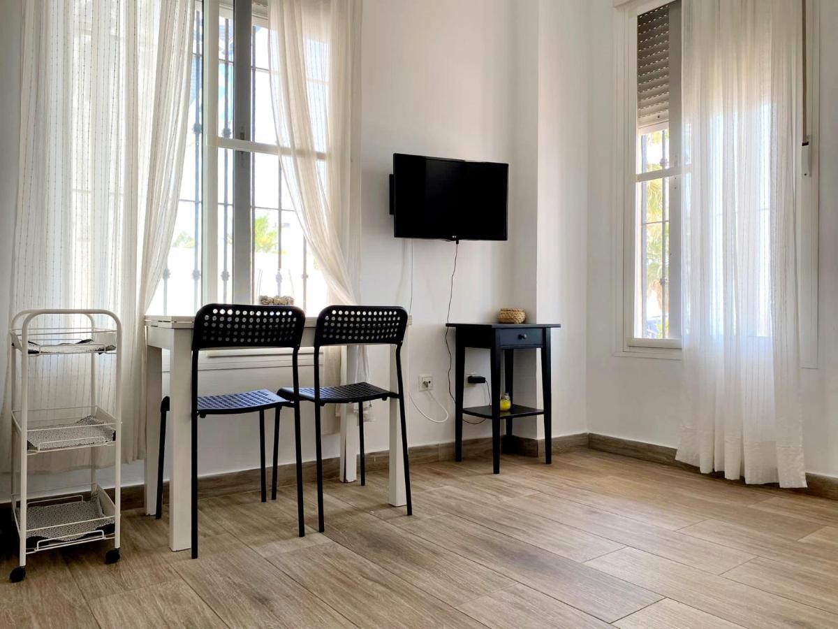 Beachfront Two-bedroom In Apartamento