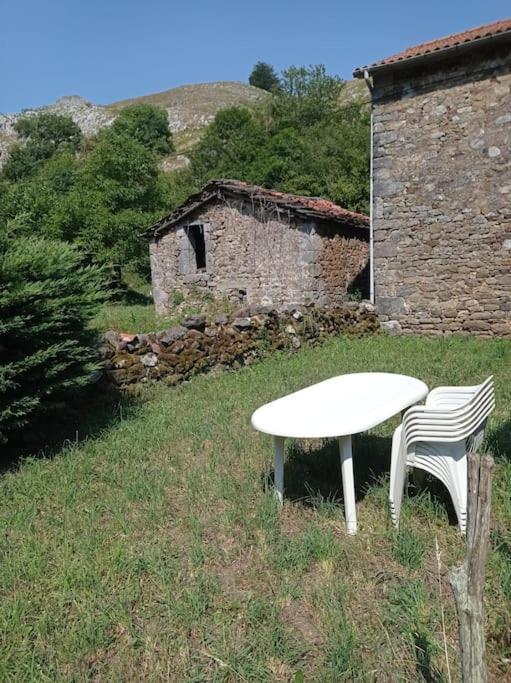 Amplia Y Cómoda Casa De Piedra Con Porche Y Jardín Сasa de vacaciones San Roque de Ríomiera
