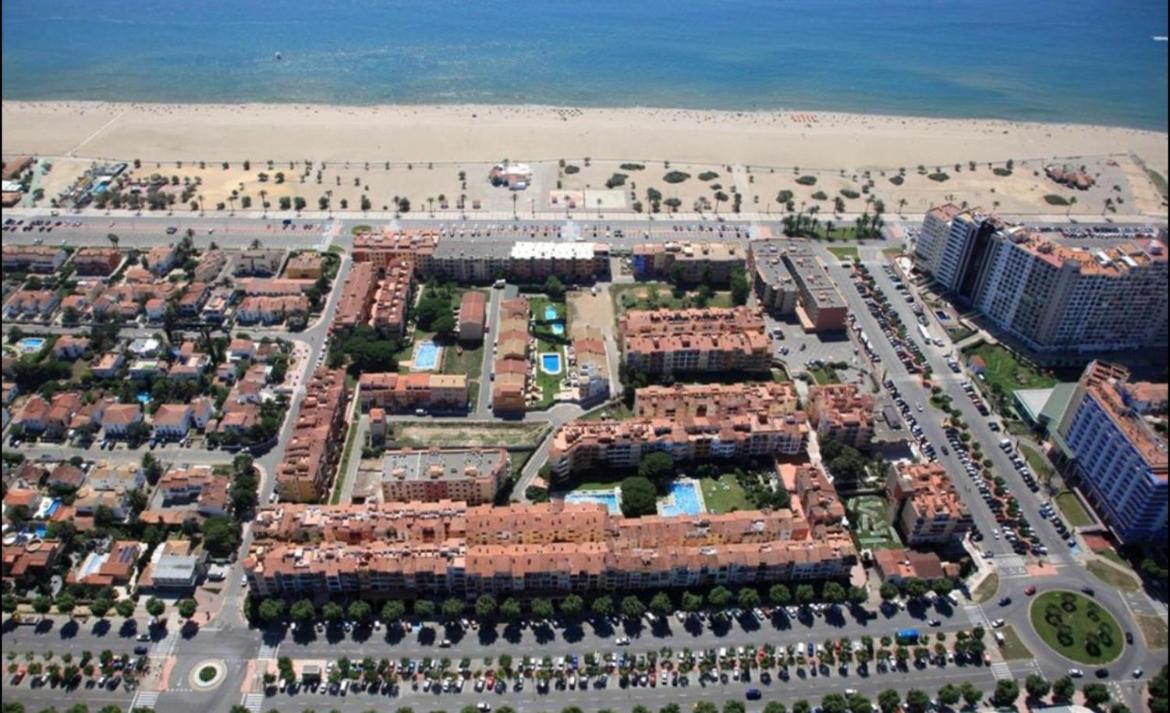 1 Chambre Climatise Avec 3 Piscines A 200 M De La Plage * Empuriabrava