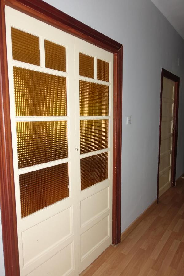 Yellow Door 2 Apartment