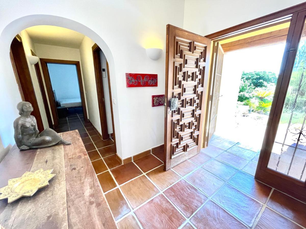 De Estilo Español Con Jardín Y Piscina Villa Altea