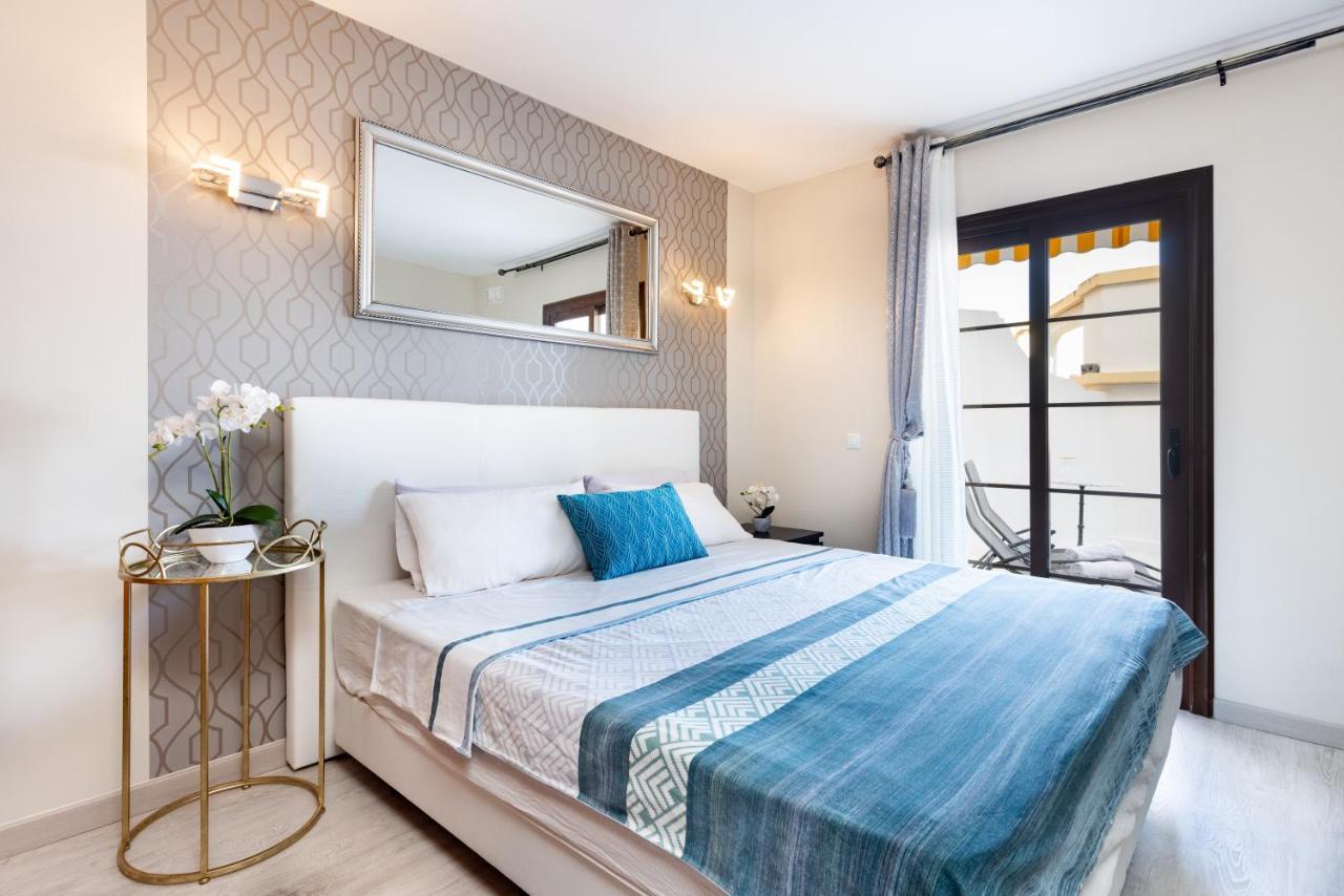 Apartamento Stylish Design With Ocean, Pool View, King Size Bed, Wifi, Smart Tv, Free Parking 2 Pools Access Costa Adeje (Tenerife)