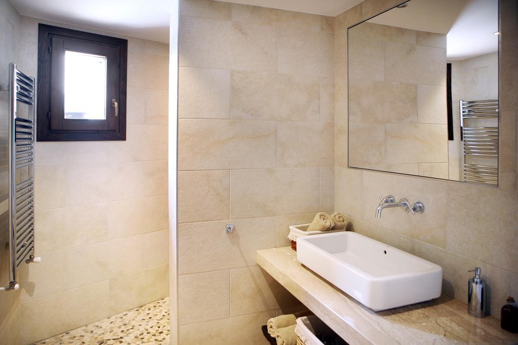 Borda Guiu - Adults Only - *