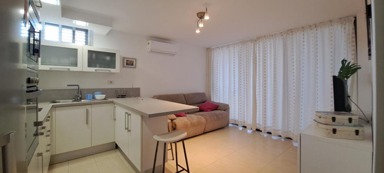 Flatguest - Adelfas 15
