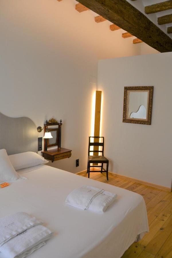 Lo Palauet De La Muralla Bed & Breakfast Balaguer