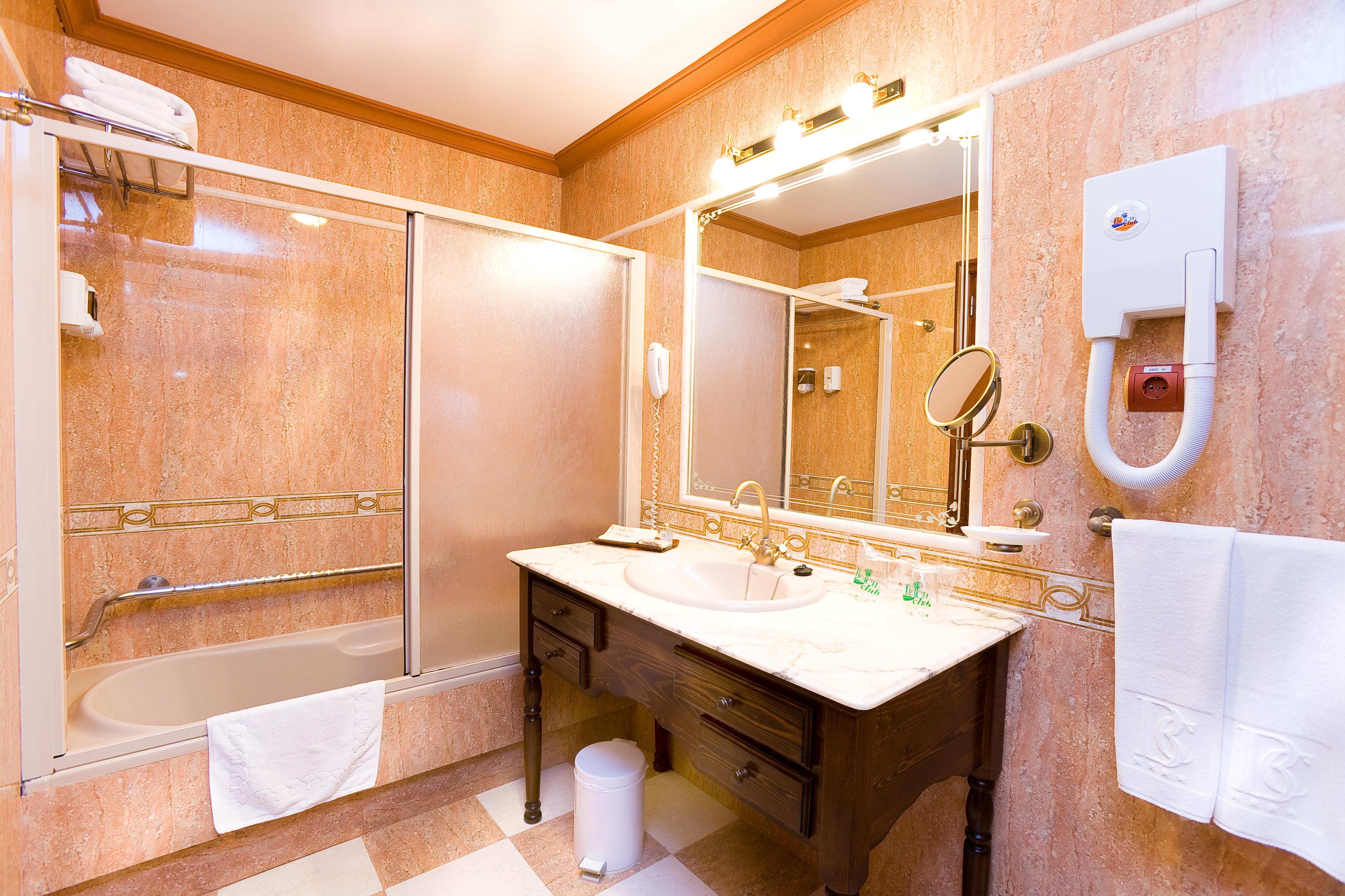Club Hotel 4*