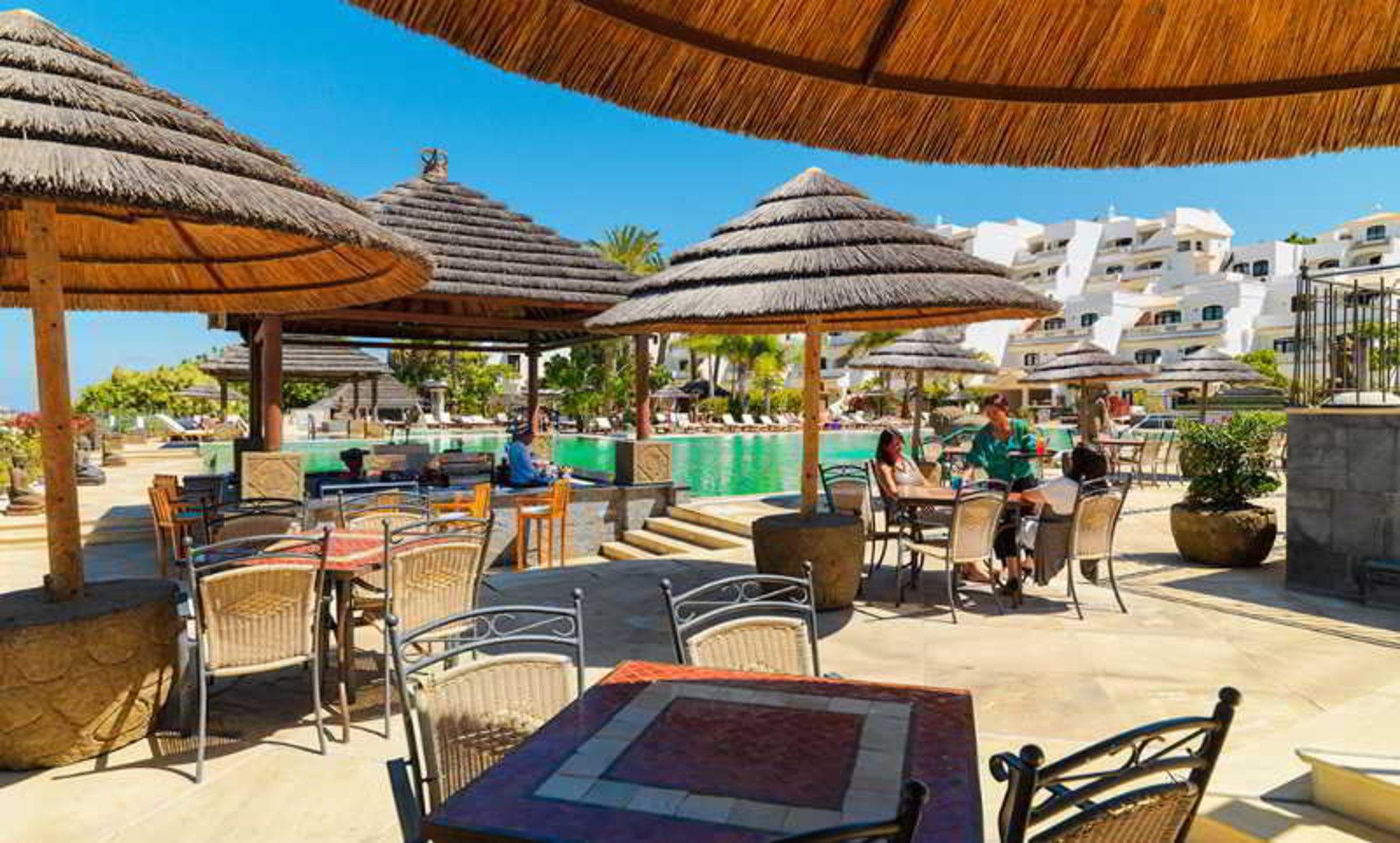 Regency Country Club, Hotel