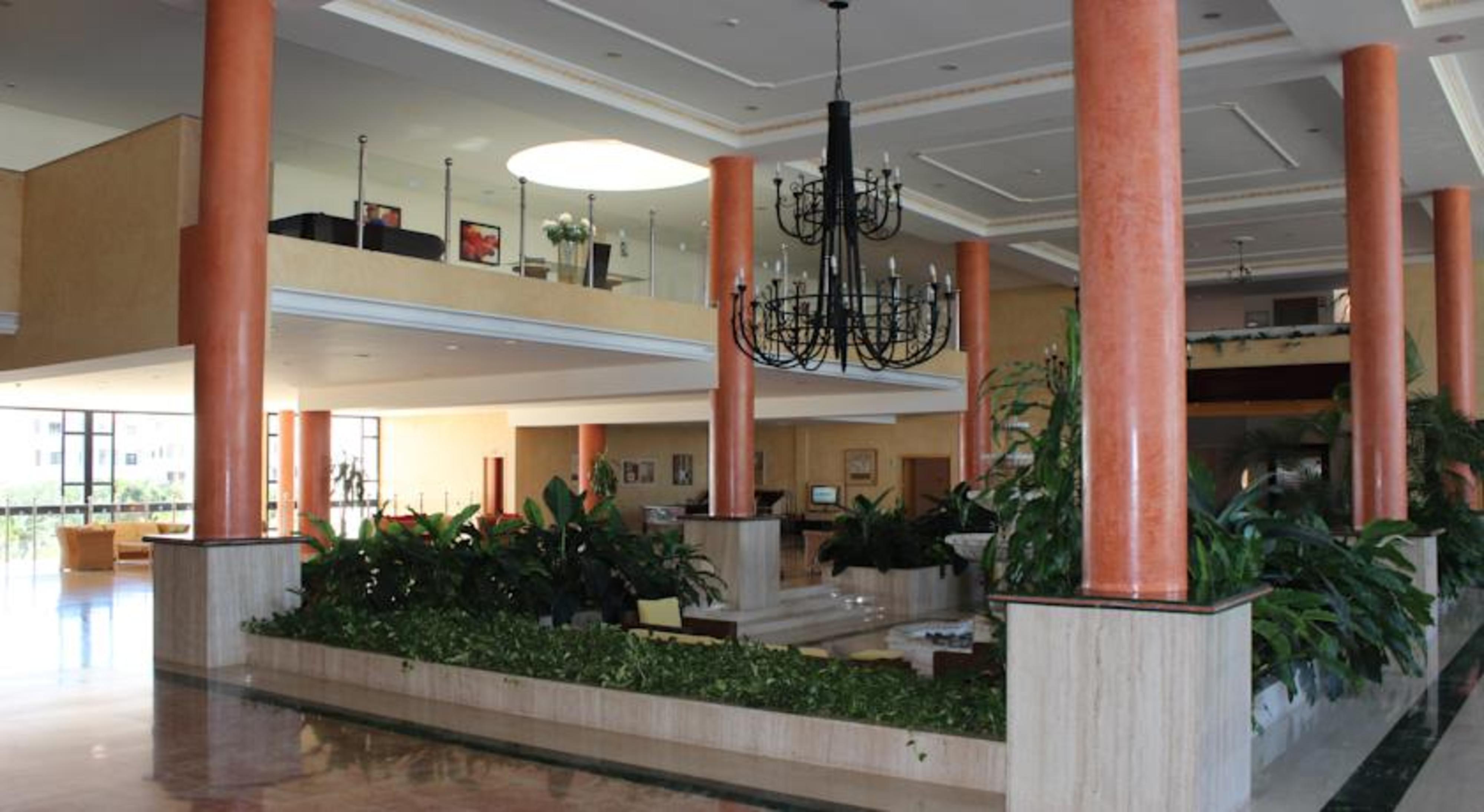 Hotel Grand Muthu Golf Plaza &