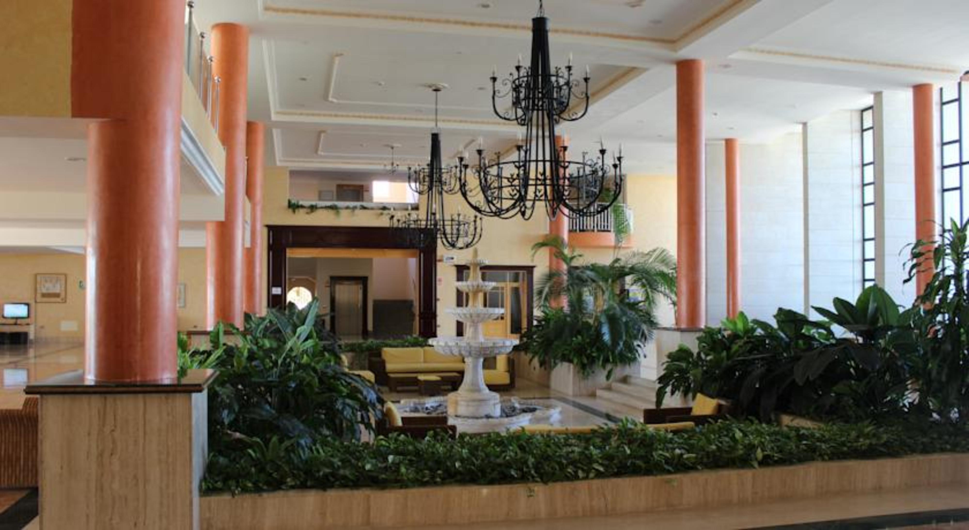 Hotel Grand Muthu Golf Plaza &