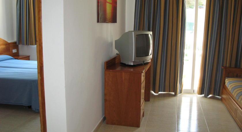 El Pinar Apartahotel Cala Llonga (Ibiza)