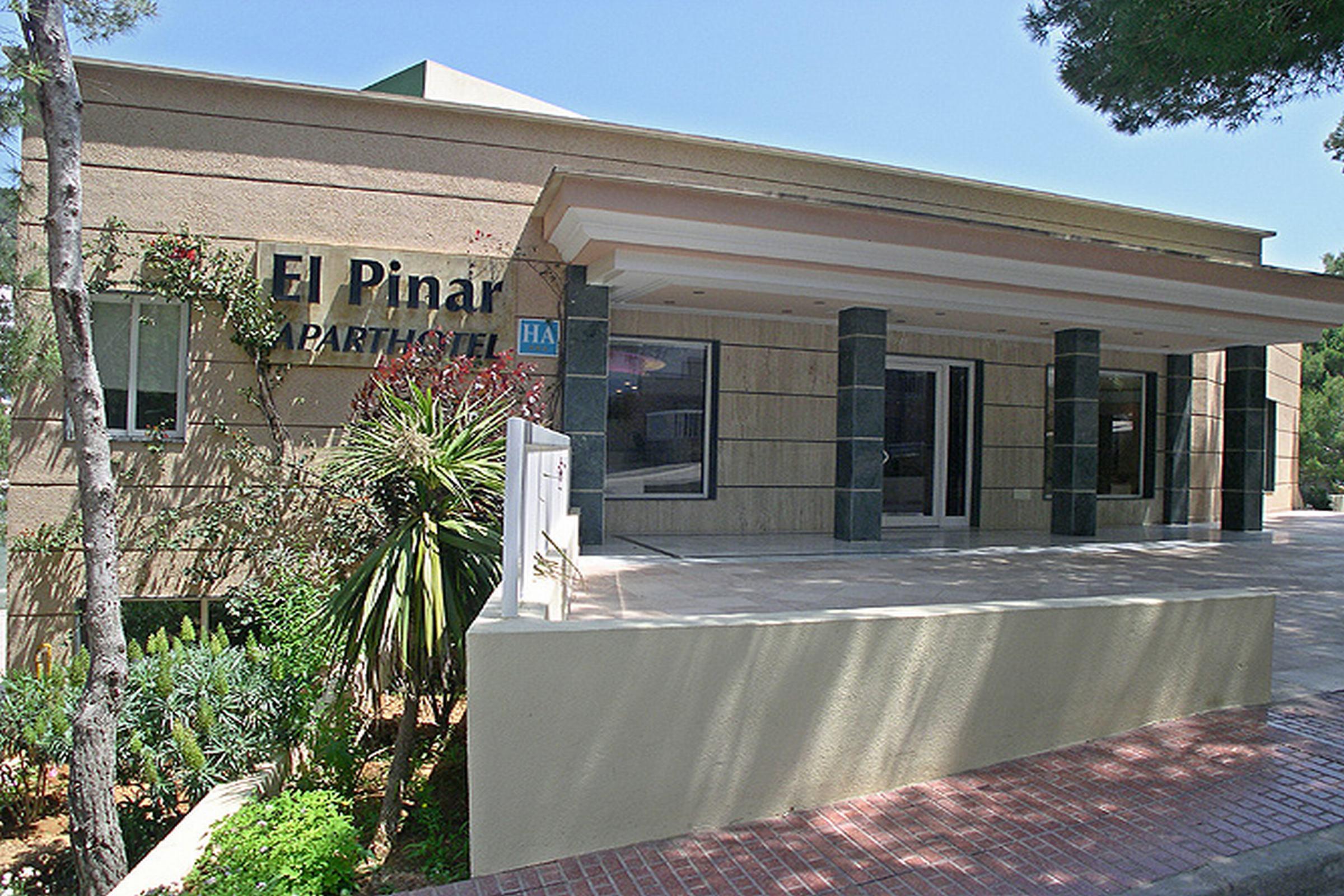 El Pinar Apartahotel Cala Llonga (Ibiza)