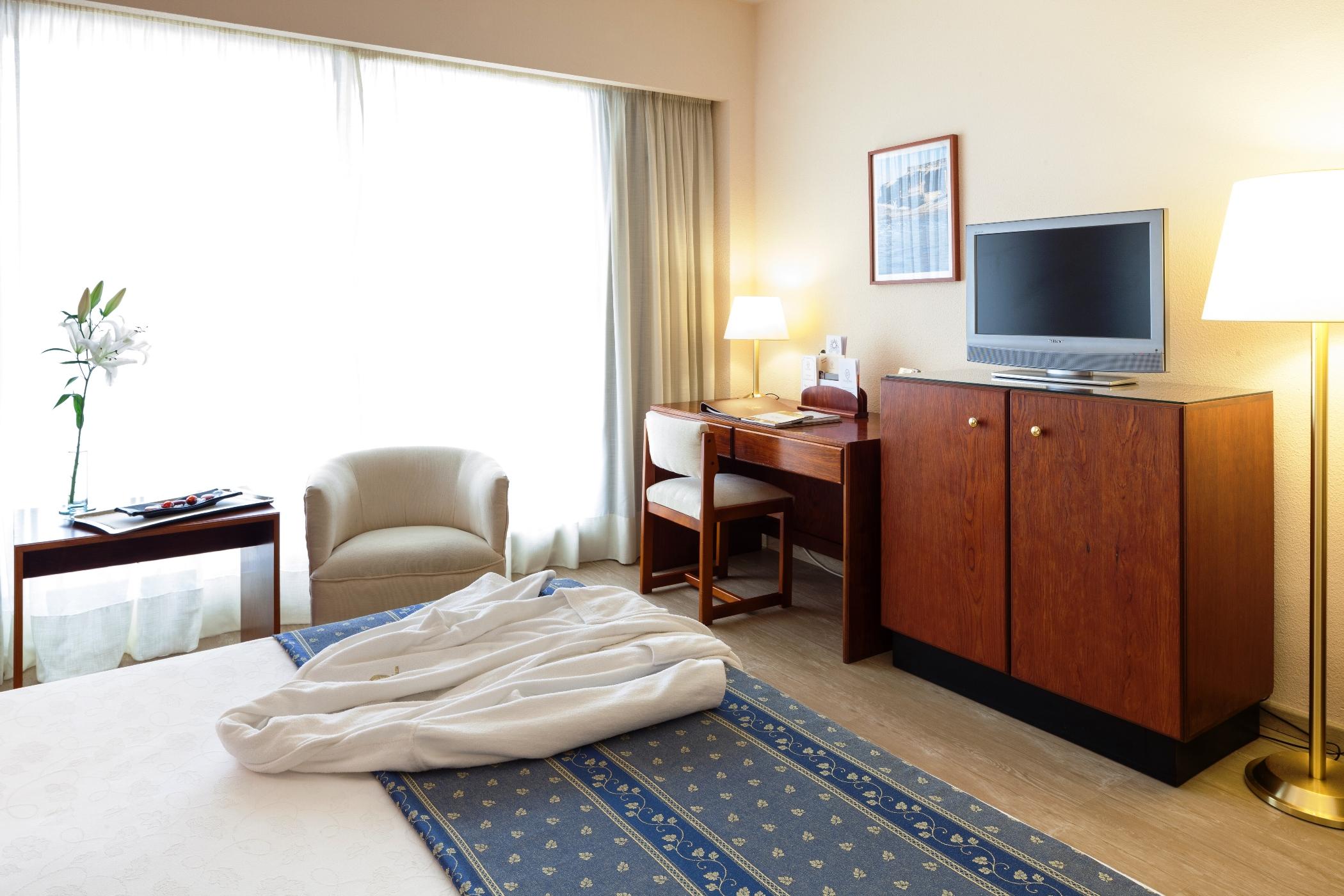 Royal Plaza Hotel 4*