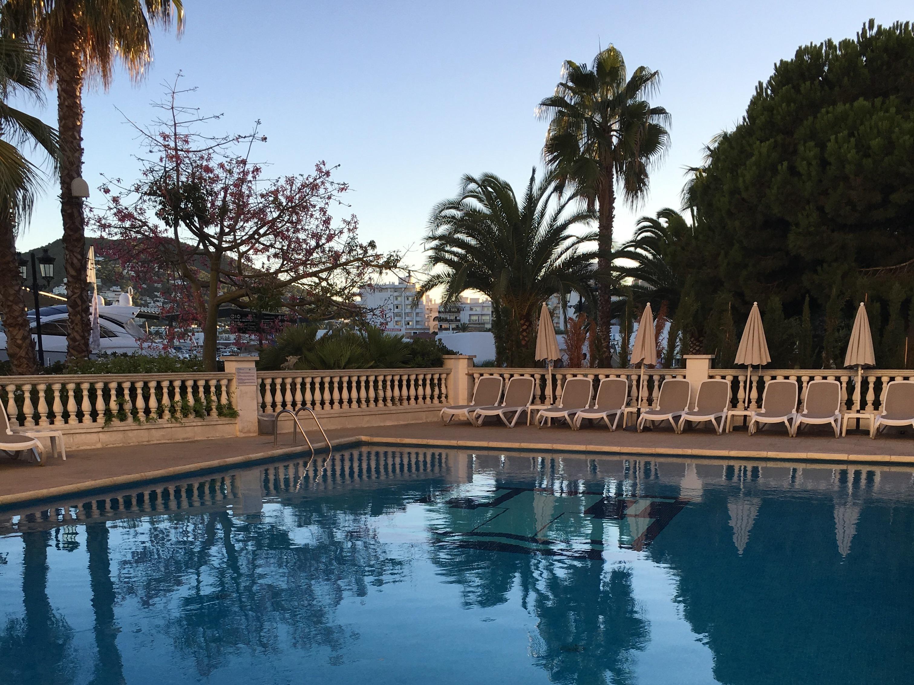Hotel Tres Torres 4*