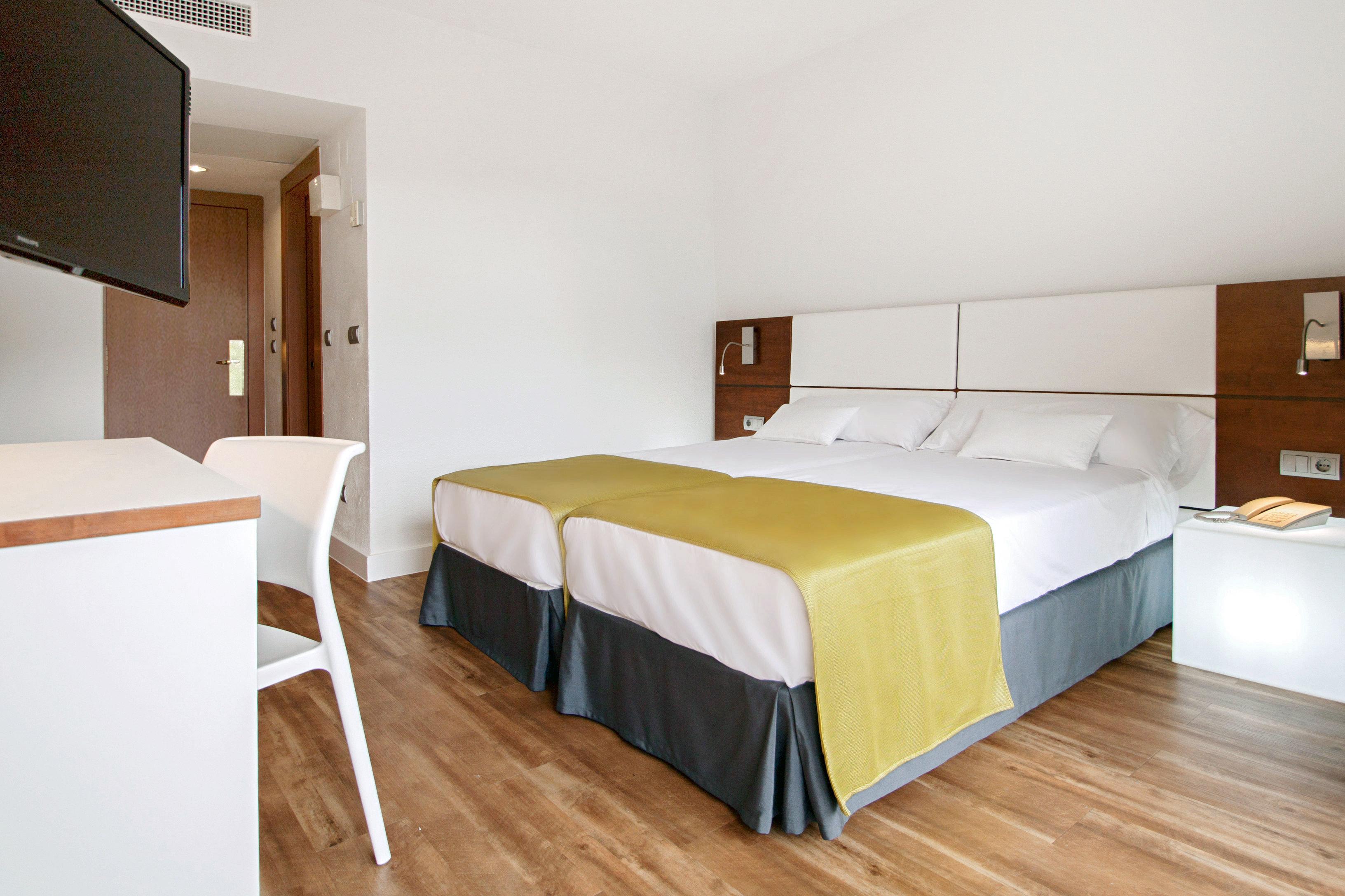 Hotel Globales Cala Blanca 4*