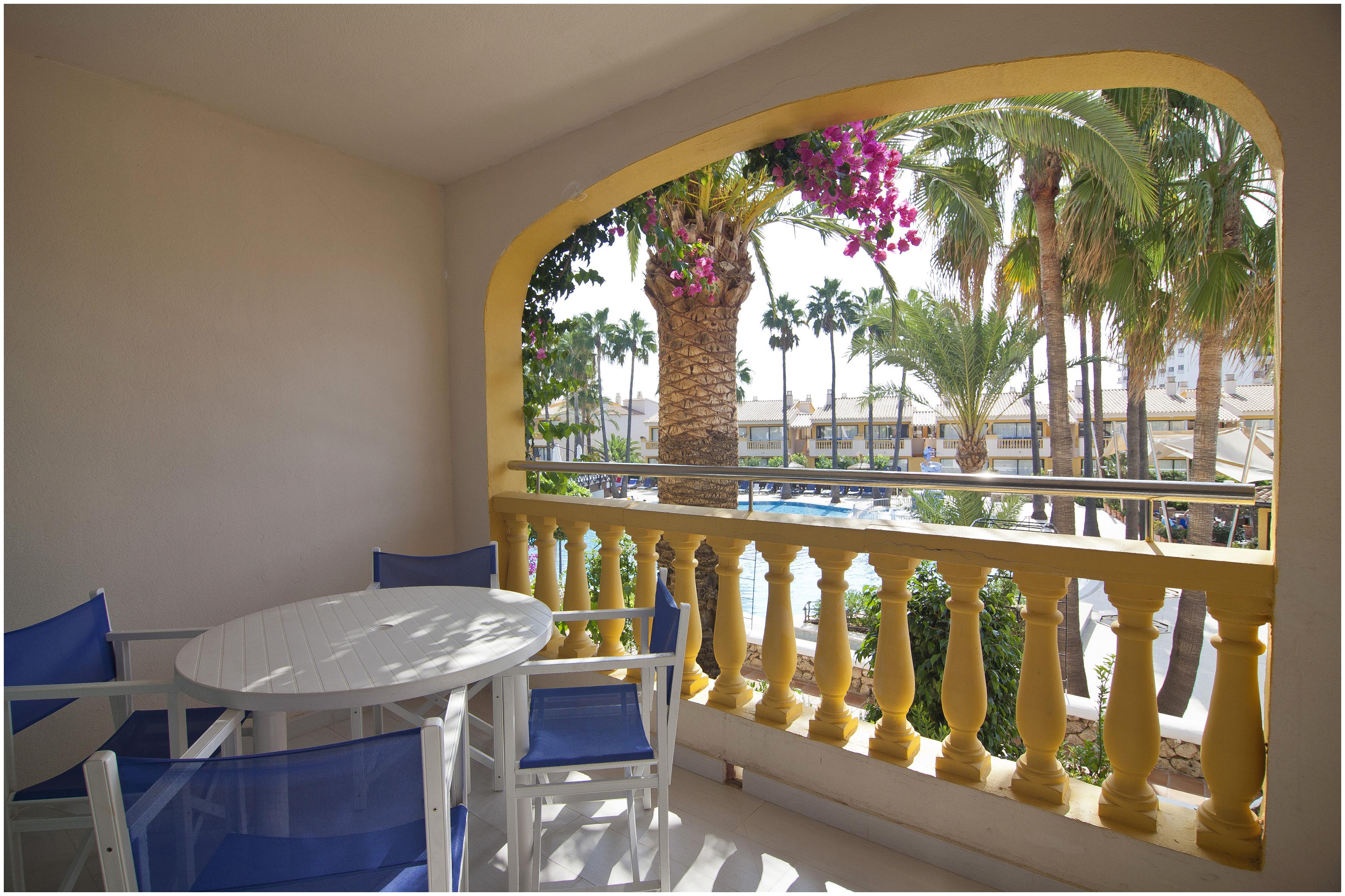 Royal Family Club Hotel 4*