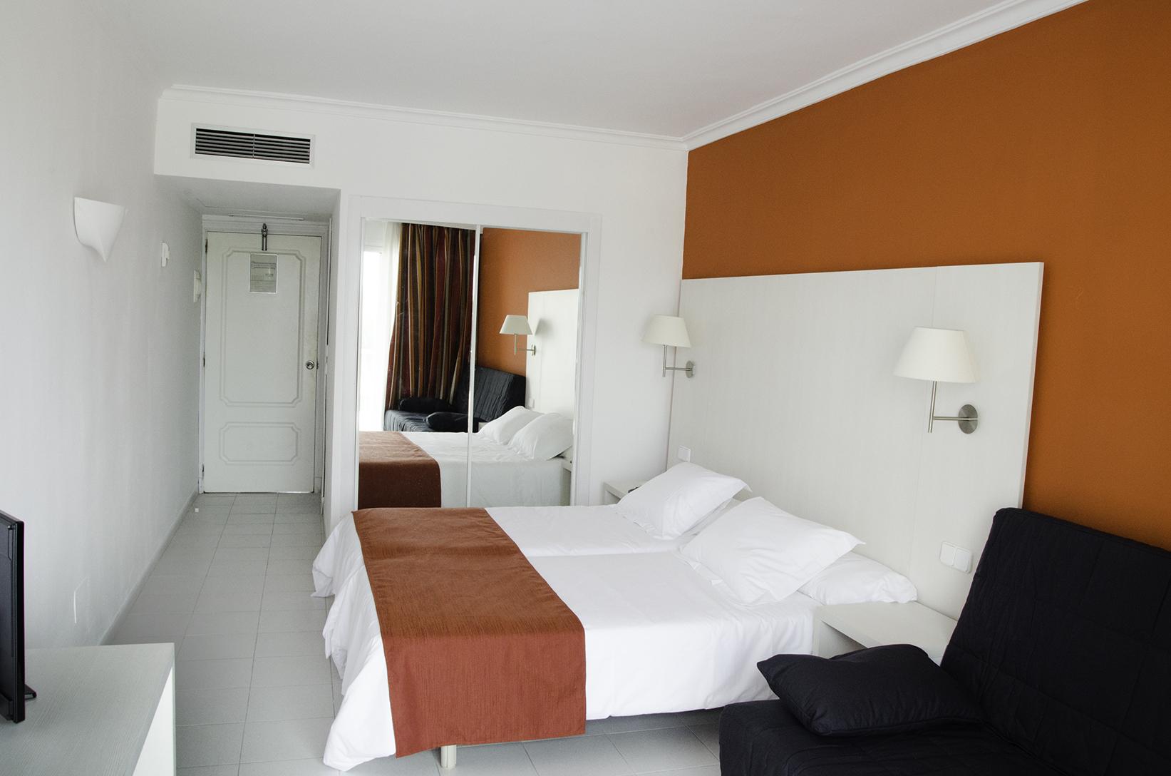 Hotel Minura Sur Menorca & Waterpark 4*