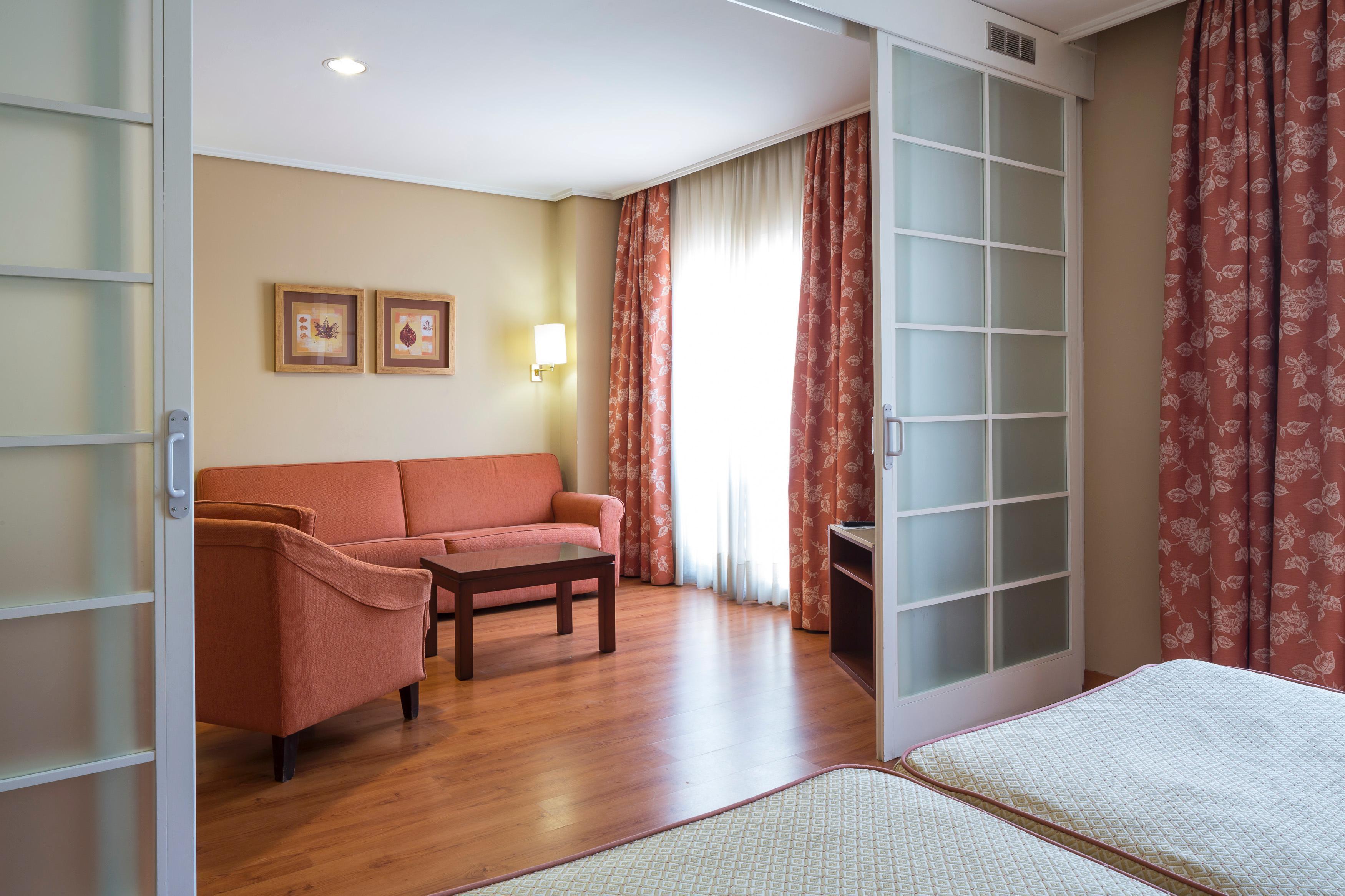 Hotel Ilunion Alcora Sevilla 4*