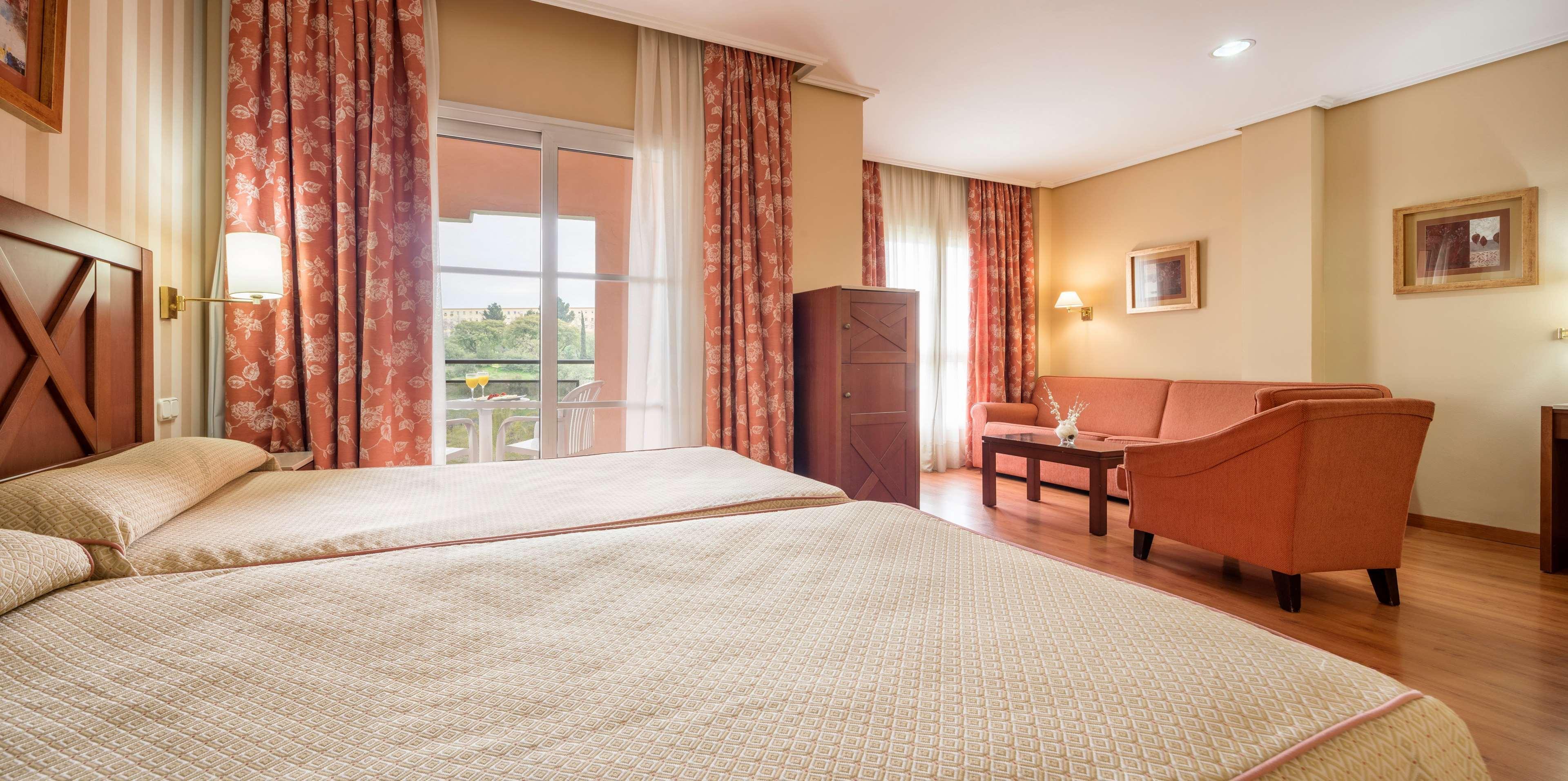 Hotel Ilunion Alcora Sevilla 4*