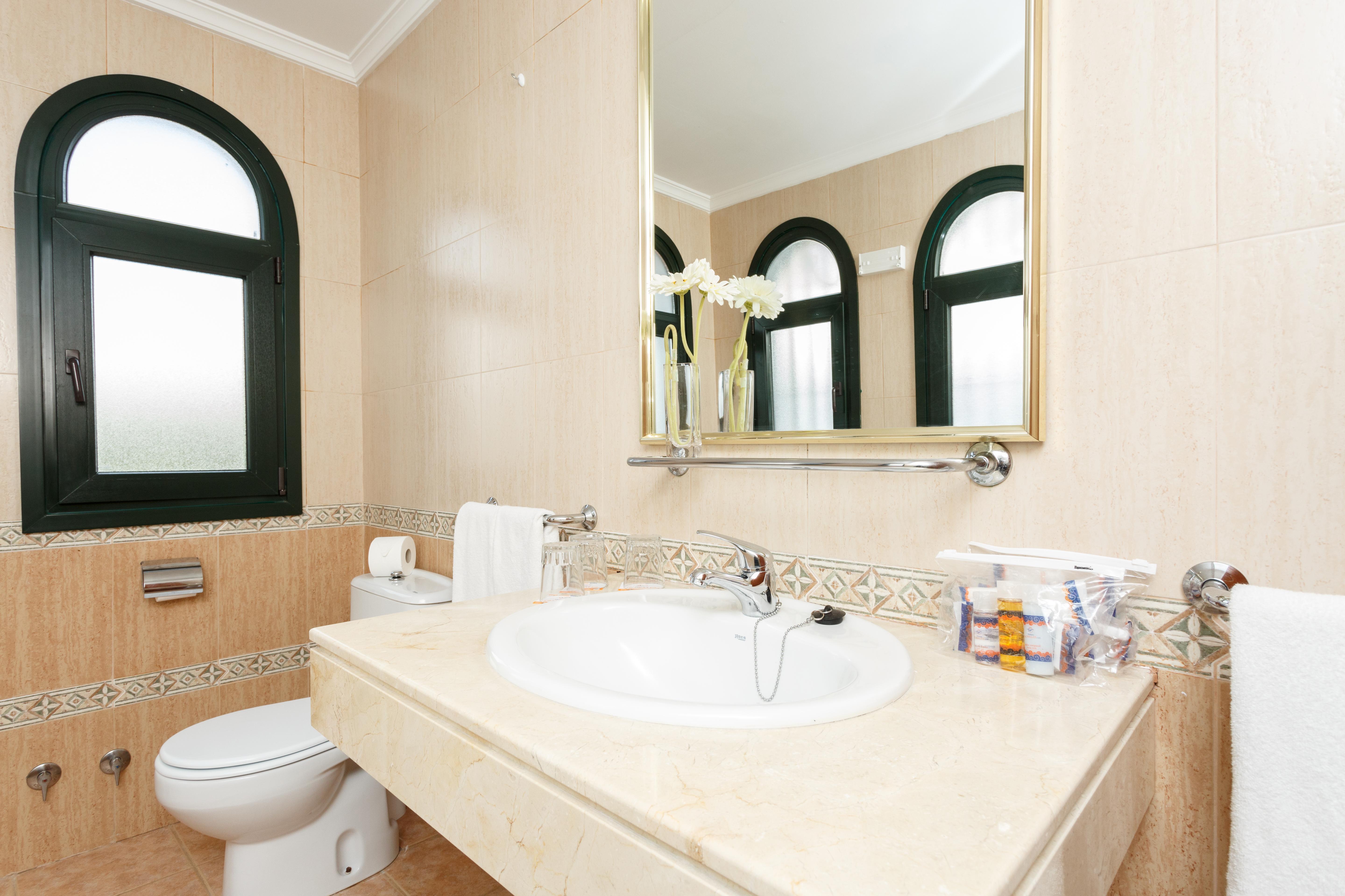 Hotel Globales Pueblo Andaluz San Pedro de Alcántara
