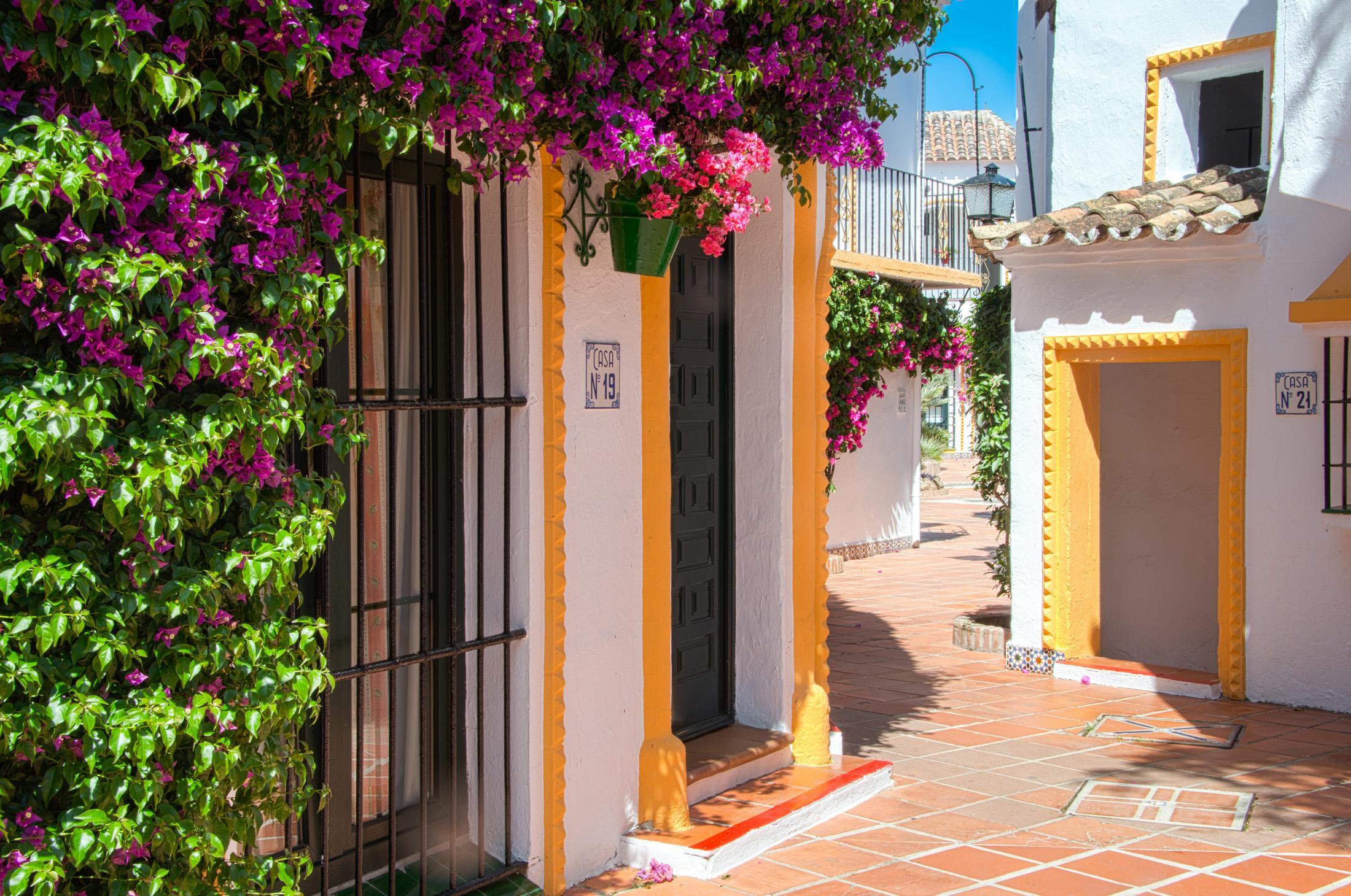 Globales Pueblo Andaluz San Pedro de Alcántara