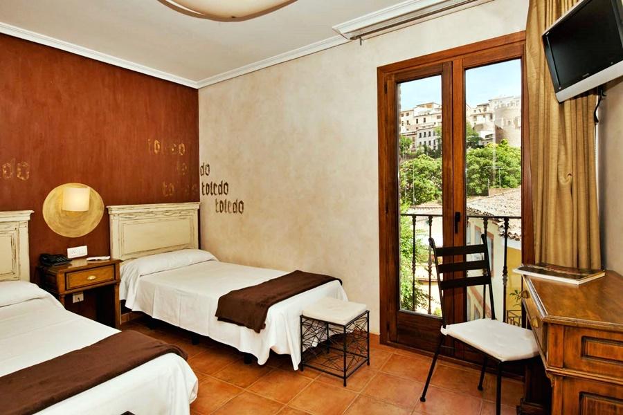 Guest house Yit Puerta Bisagra