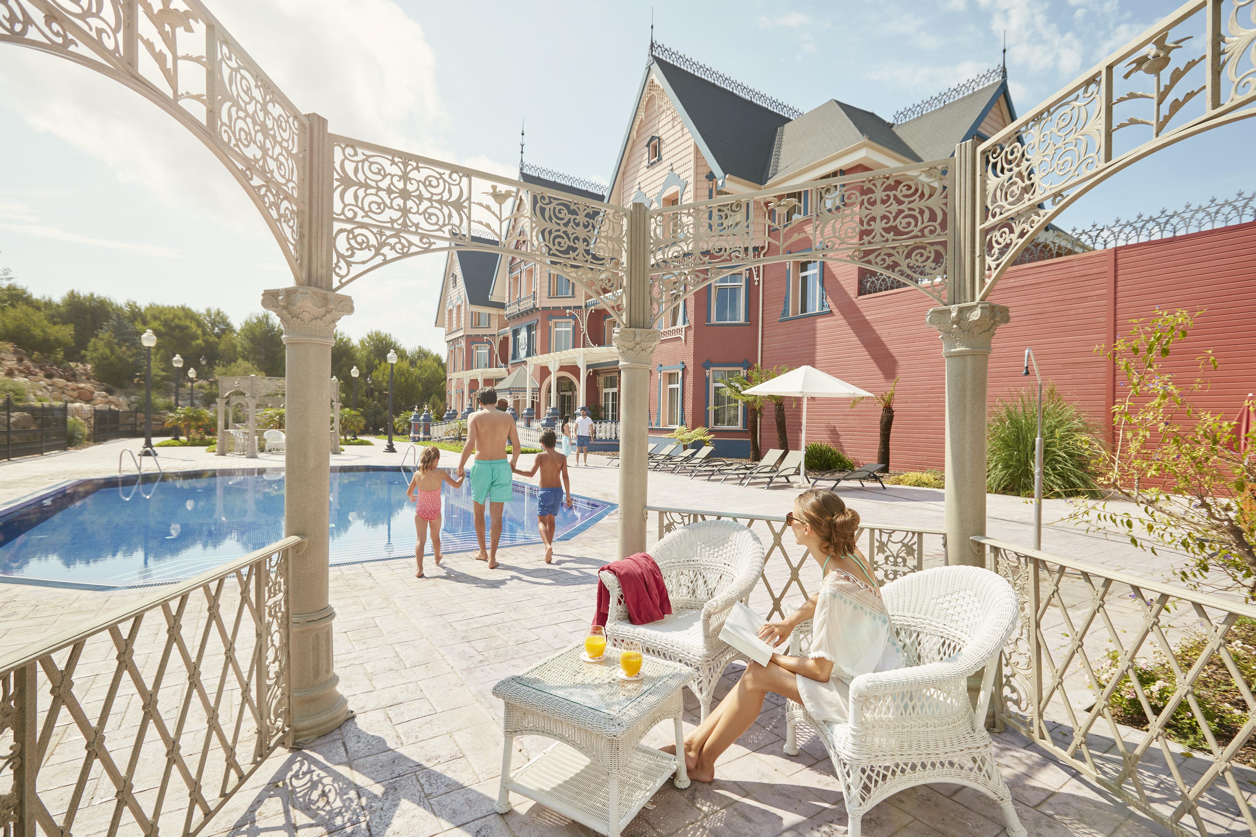 Portaventura Lucy's Mansion: Unlimited Park Access & Express Passes Hotel 5*