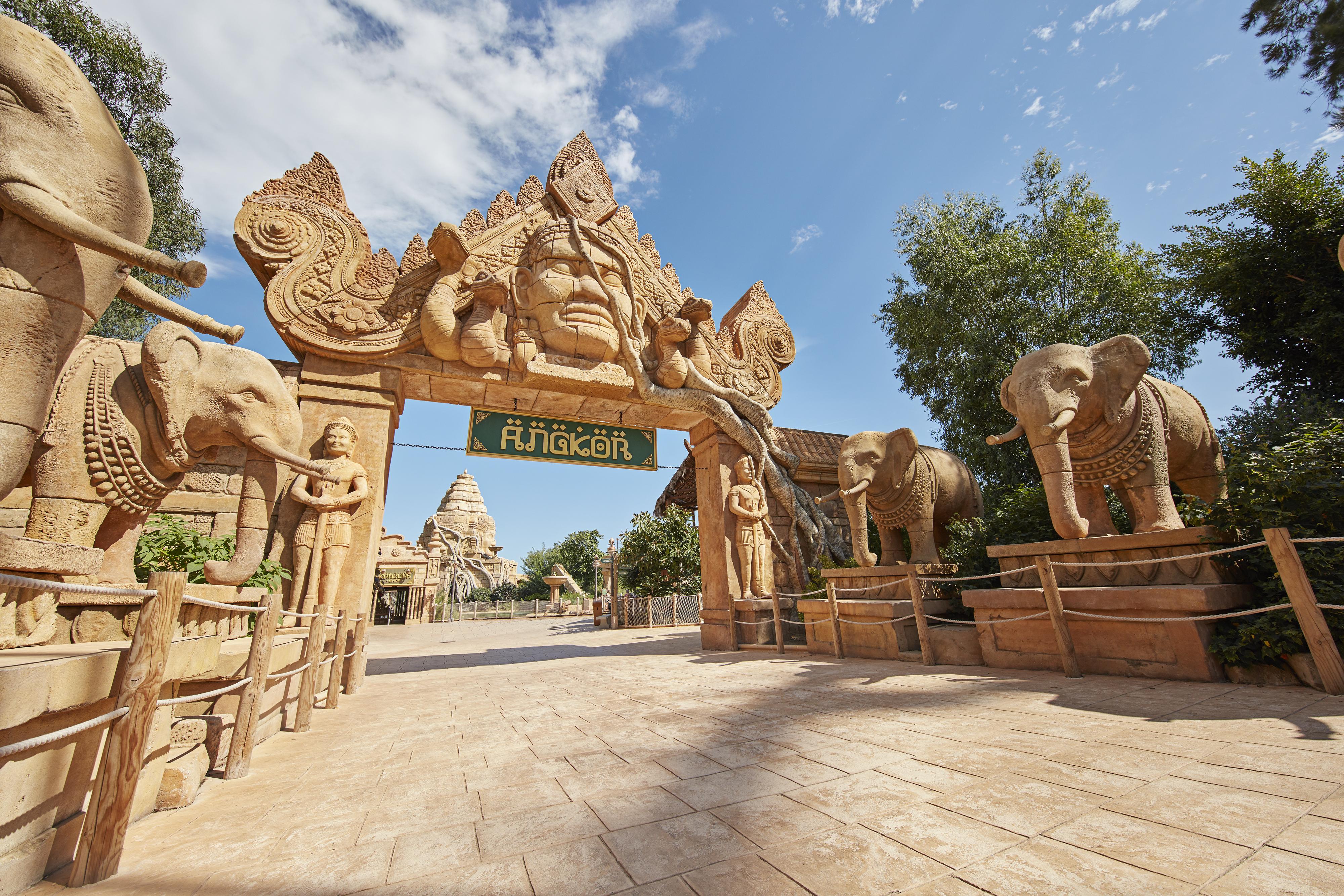 Portaventura Lucy's Mansion: Unlimited Park Access & Express Passes Salou