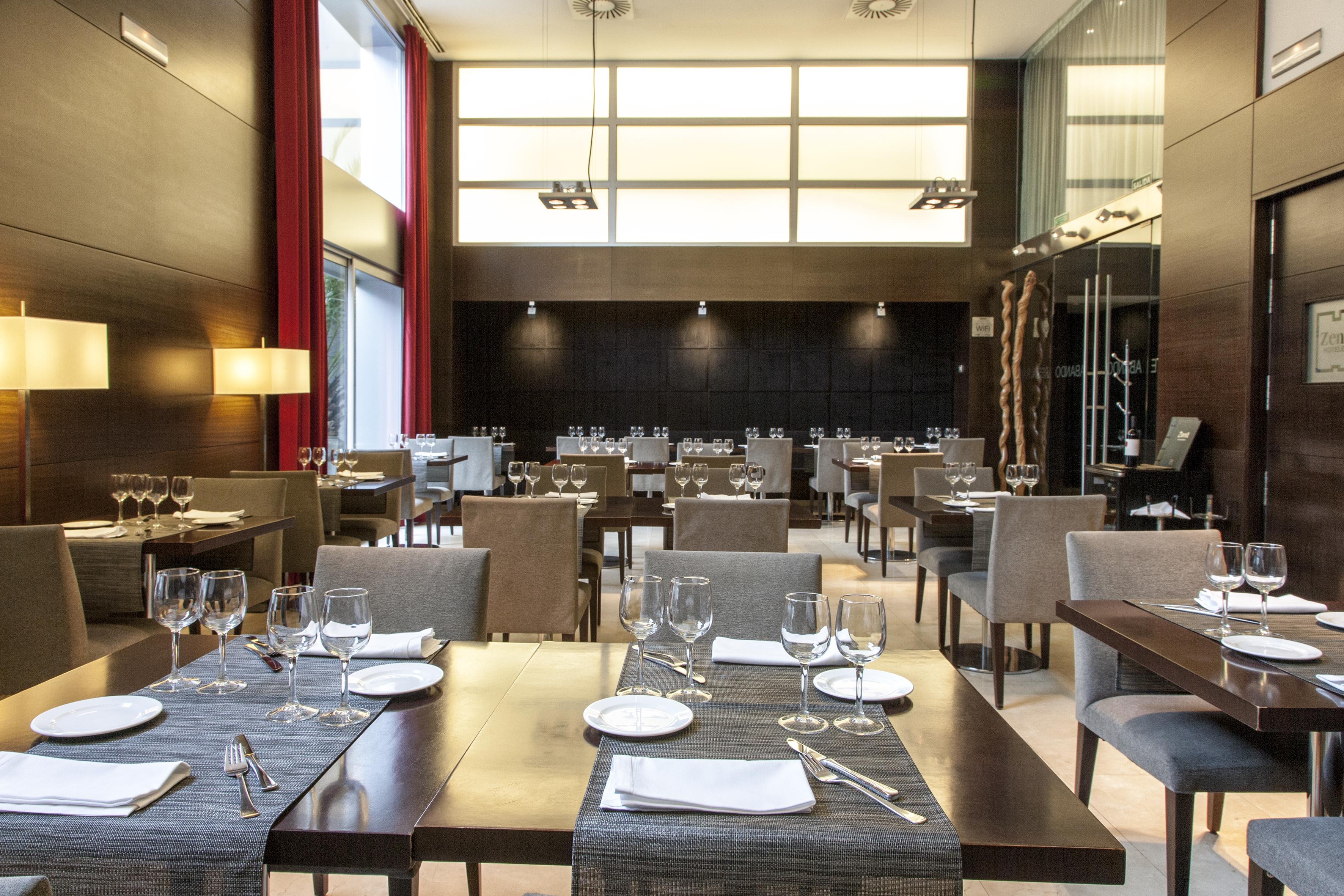 Zenit Hotel 4*