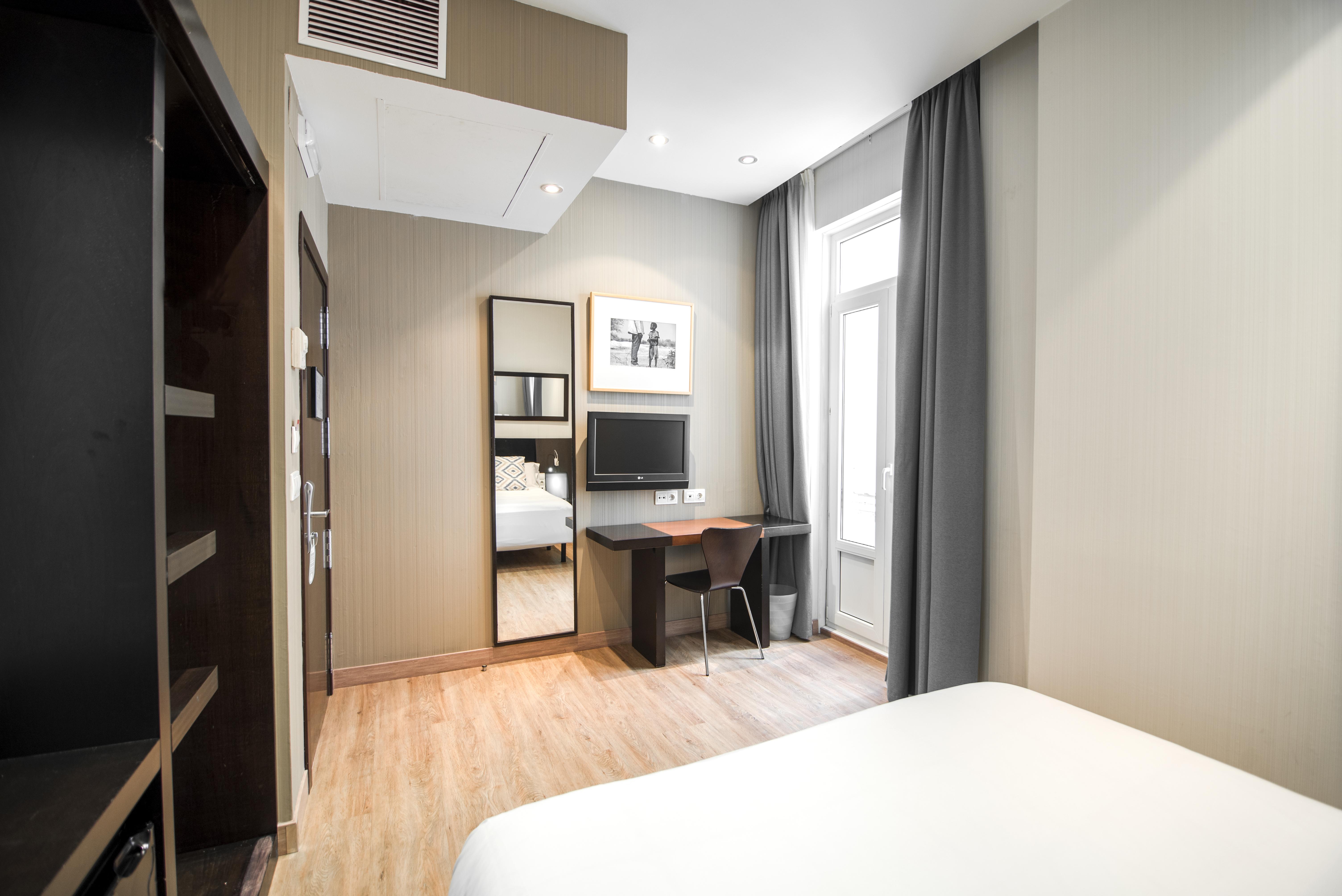 Petit Palace Plaza De La Reina Hotel 3*